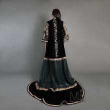 Load image into Gallery viewer, Jasmine Velvet Calligraphy Abaya